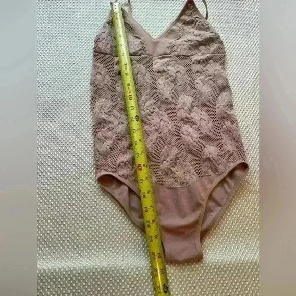 ✨Aura M/L Dusty Rose floral bodysuit with mesh details - Picture 5 of 8